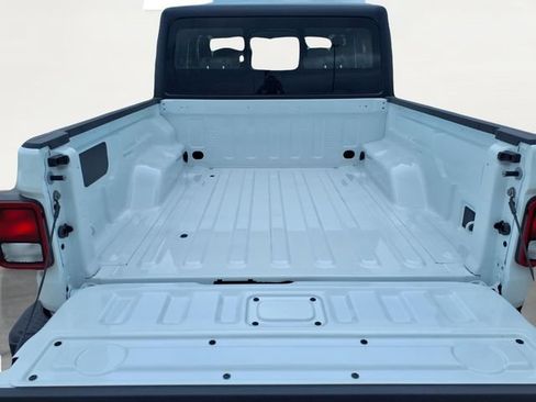 New 2026 Jeep Gladiator Sport AWD/4WD image 5
