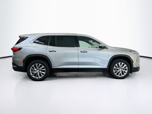 Used 2025 Buick Enclave Preferred AWD/4WD image 10