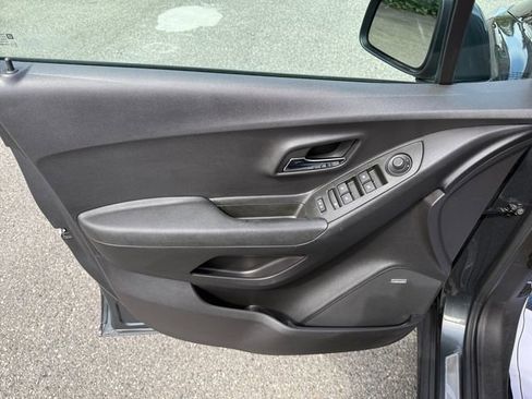 Used 2019 Chevrolet Trax Premier w/ LPO, Protection Package AWD/4WD image 27