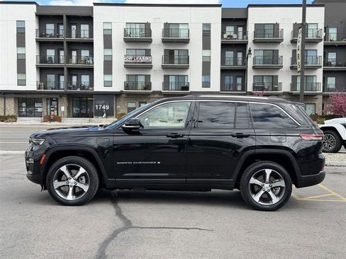 Used 2023 Jeep Grand Cherokee 4WD 4xe image 4