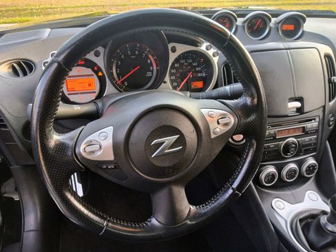 Used 2010 Nissan 370Z Roadster RWD image 16