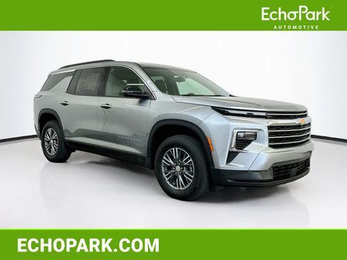 Used 2025 Chevrolet Traverse LT AWD/4WD image 1
