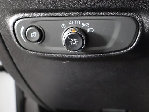 Used 2018 Chevrolet Equinox LT image 34