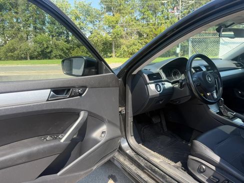 Used 2013 Volkswagen Passat 2.5 SE FWD image 10