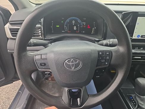 Used 2025 Toyota Camry LE FWD image 4