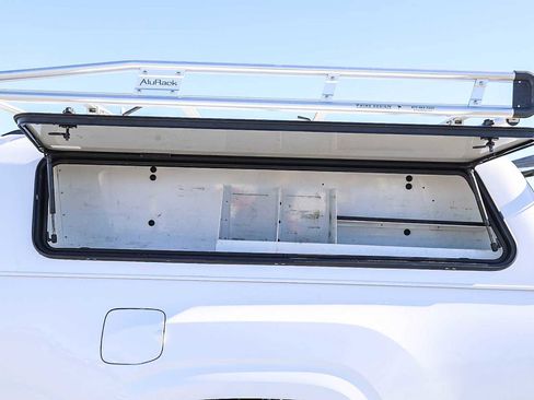 Certified 2018 Toyota Tacoma SR image 29