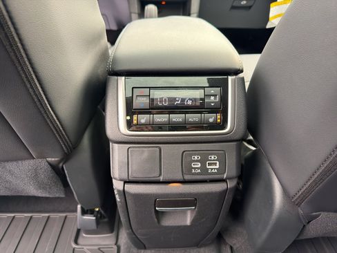 Used 2024 Subaru Ascent Limited w/ Technology Package AWD/4WD image 35