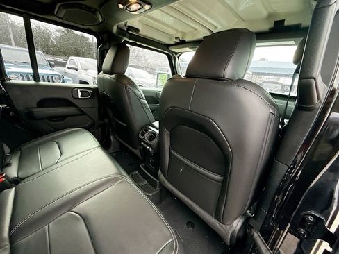 Used 2023 Jeep Wrangler Unlimited Sahara image 32