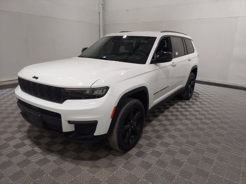 Used 2024 Jeep Grand Cherokee L Limited w/ Black Appearance Package AWD/4WD image 1