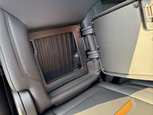 Used 2025 GMC Sierra 1500 AT4 image 35