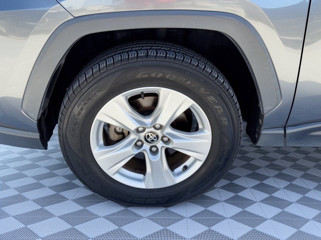Used 2021 Toyota RAV4 XLE FWD image 13
