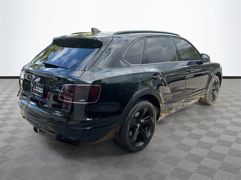Used 2018 Bentley Bentayga image 8