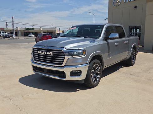 Used 2025 RAM 1500 Laramie AWD/4WD image 3