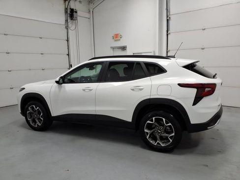 Used 2024 Chevrolet Trax LT FWD image 6