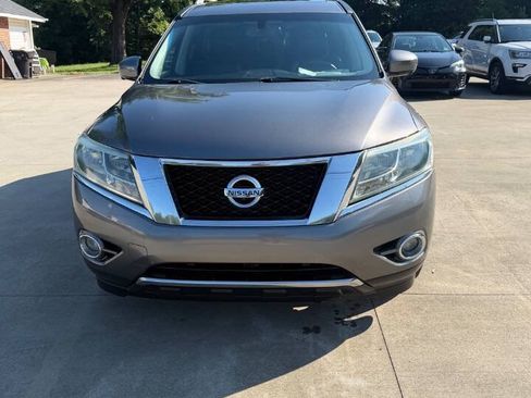 Used 2015 Nissan Pathfinder Platinum w/ Family Entertainment Package FWD image 11