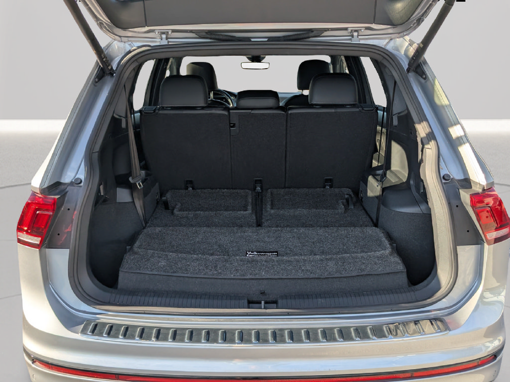 Certified 2023 Volkswagen Tiguan SE R-Line FWD image 10