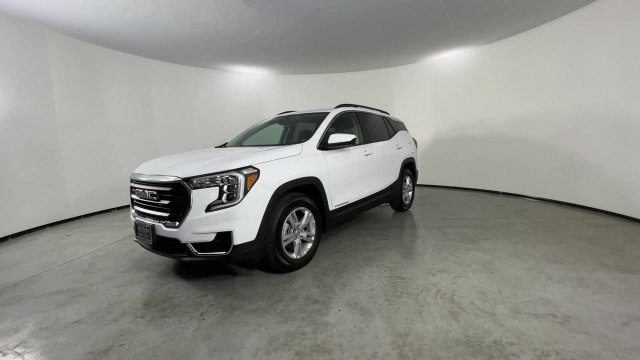 Used 2023 GMC Terrain SLE w/ Driver Convenience Package FWD image 4