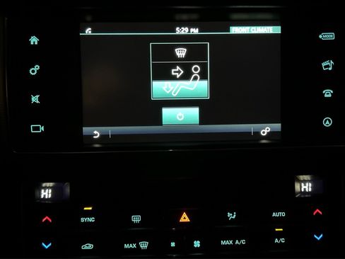 Used 2016 Jaguar XF Premium image 33