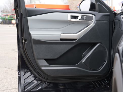 Used 2023 Ford Explorer XLT w/ Equipment Group 202A image 18