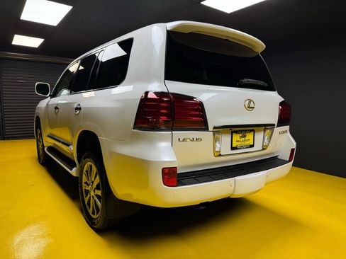 Used 2011 Lexus LX 570 4WD w/ Luxury Pkg image 4
