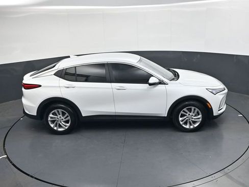 Used 2025 Buick Envista Preferred image 23