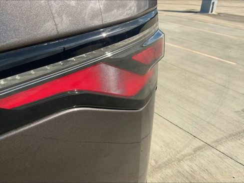 Used 2023 Land Rover Discovery Metropolitan Edition image 30