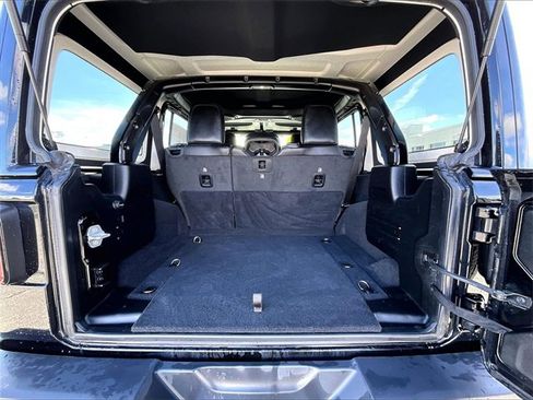 Used 2020 Jeep Wrangler Unlimited Sahara image 27