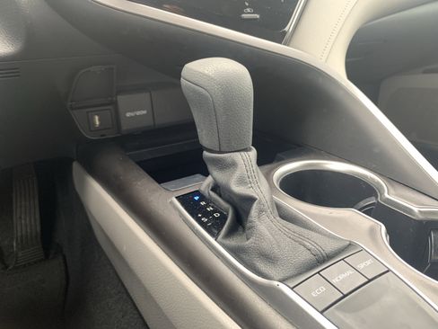 Used 2022 Toyota Camry LE image 26