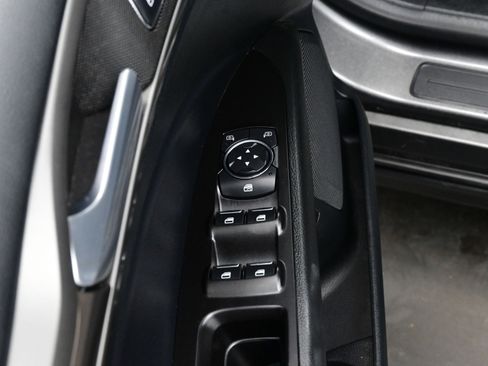 Used 2017 Ford Fusion Energi SE image 10