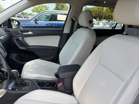 Used 2020 Volkswagen Tiguan SEL FWD image 35