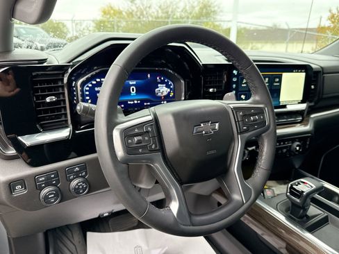 Used 2024 Chevrolet Silverado 1500 LT Trail Boss image 11