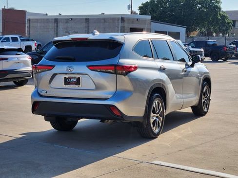 Used 2023 Toyota Highlander XLE FWD image 14