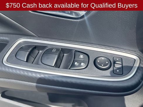 New 2025 Nissan Versa SR w/ Trunk Package image 13