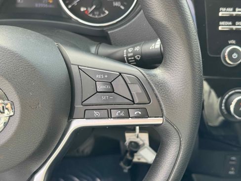 Used 2018 Nissan Rogue Sport S image 19