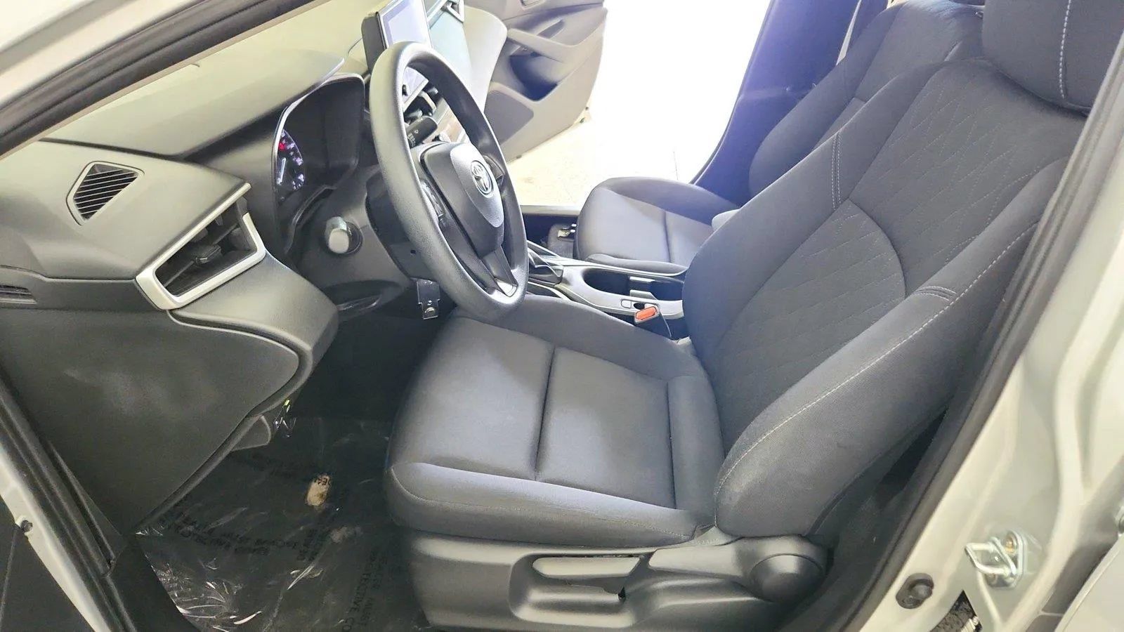 Used 2025 Toyota Corolla LE FWD image 15