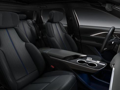 New 2025 Cadillac Lyriq Luxury image 32