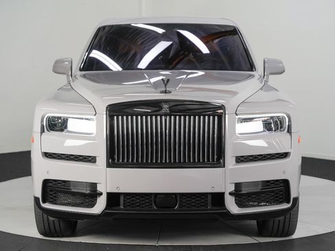 Used 2022 Rolls-Royce Cullinan Black Badge AWD/4WD image 11