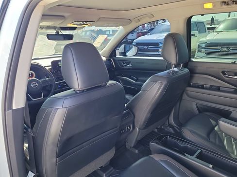 Used 2023 Nissan Pathfinder Platinum AWD/4WD image 12