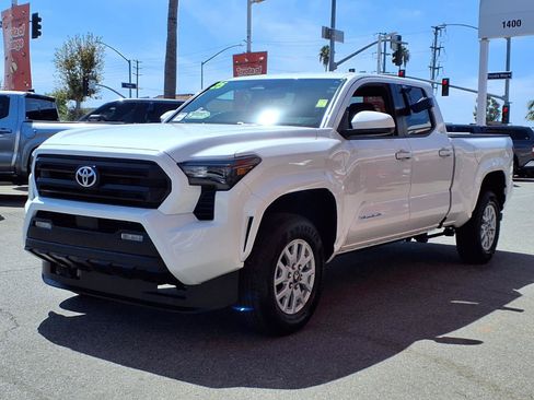 Used 2025 Toyota Tacoma SR5 AWD/4WD image 3
