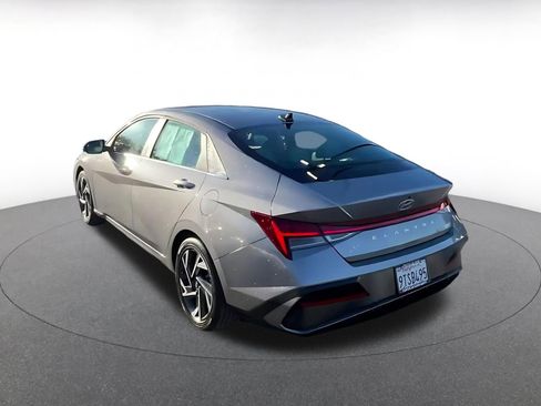 Used 2025 Hyundai Elantra Limited image 11