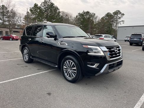 Used 2024 Nissan Armada SL w/ Captain's Chairs Package image 4