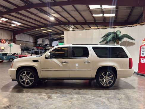 Used 2010 Cadillac Escalade ESV Premium AWD/4WD image 14