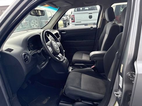 Used 2014 Jeep Patriot Latitude AWD/4WD image 16