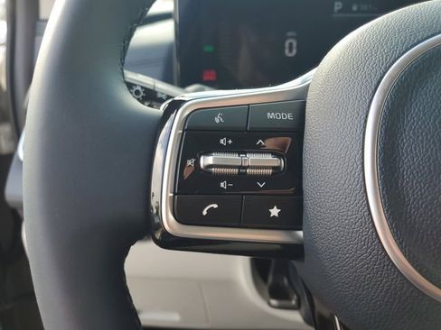 New 2026 Kia Carnival EX FWD image 11