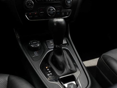 Used 2022 Jeep Cherokee Limited AWD/4WD image 13