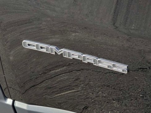 Certified 2025 Jeep Compass Latitude image 11