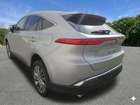 Used 2023 Toyota Venza XLE AWD/4WD image 6