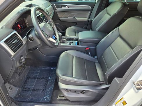 Certified 2023 Volkswagen Atlas Cross Sport SE w/ Black Wheel Package AWD/4WD image 8