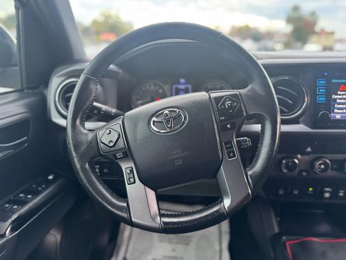 Used 2018 Toyota Tacoma TRD Off-Road image 15