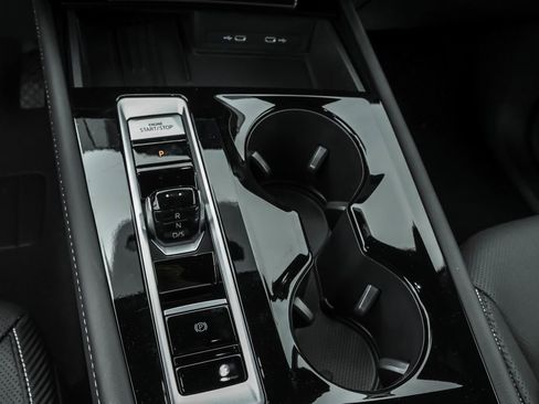 Used 2025 Volkswagen Atlas Cross Sport SE image 22